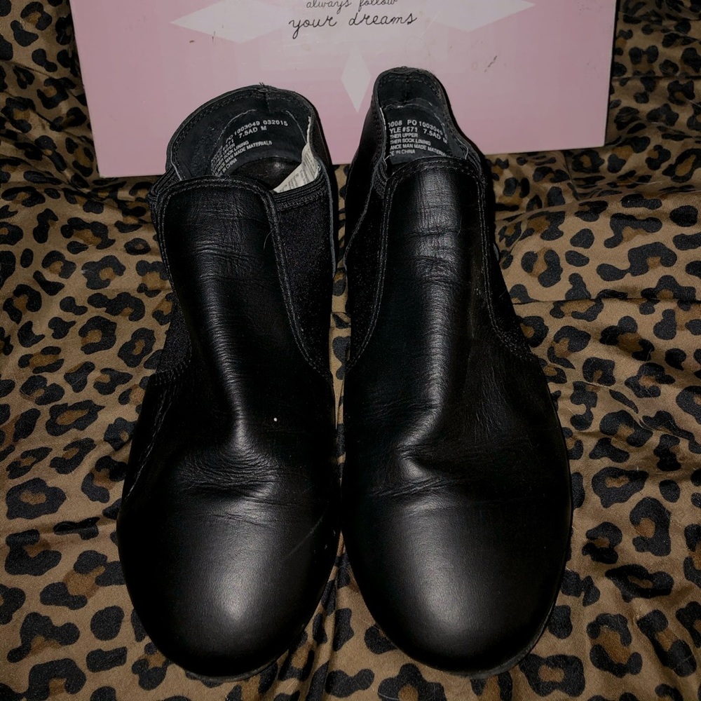 Tap dancing shoes